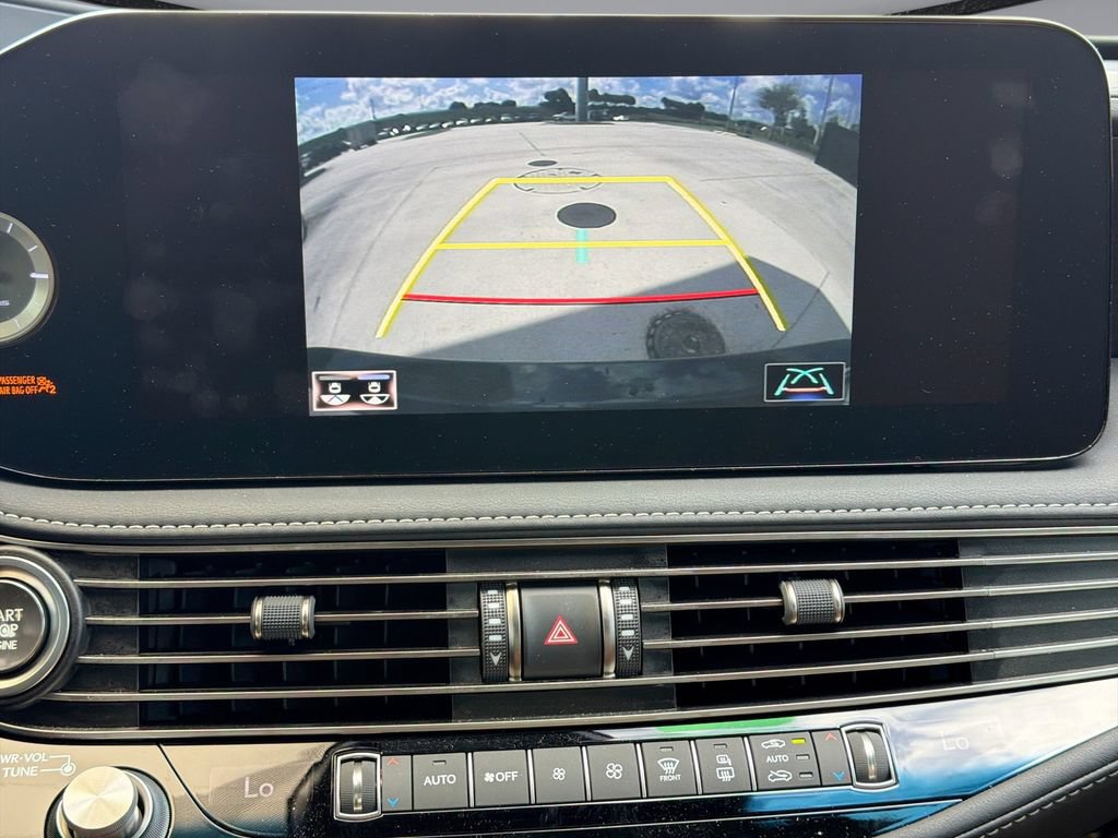 Certified 2022 Lexus LS 500 w/ Accessory Package (Z1) RWD image 24