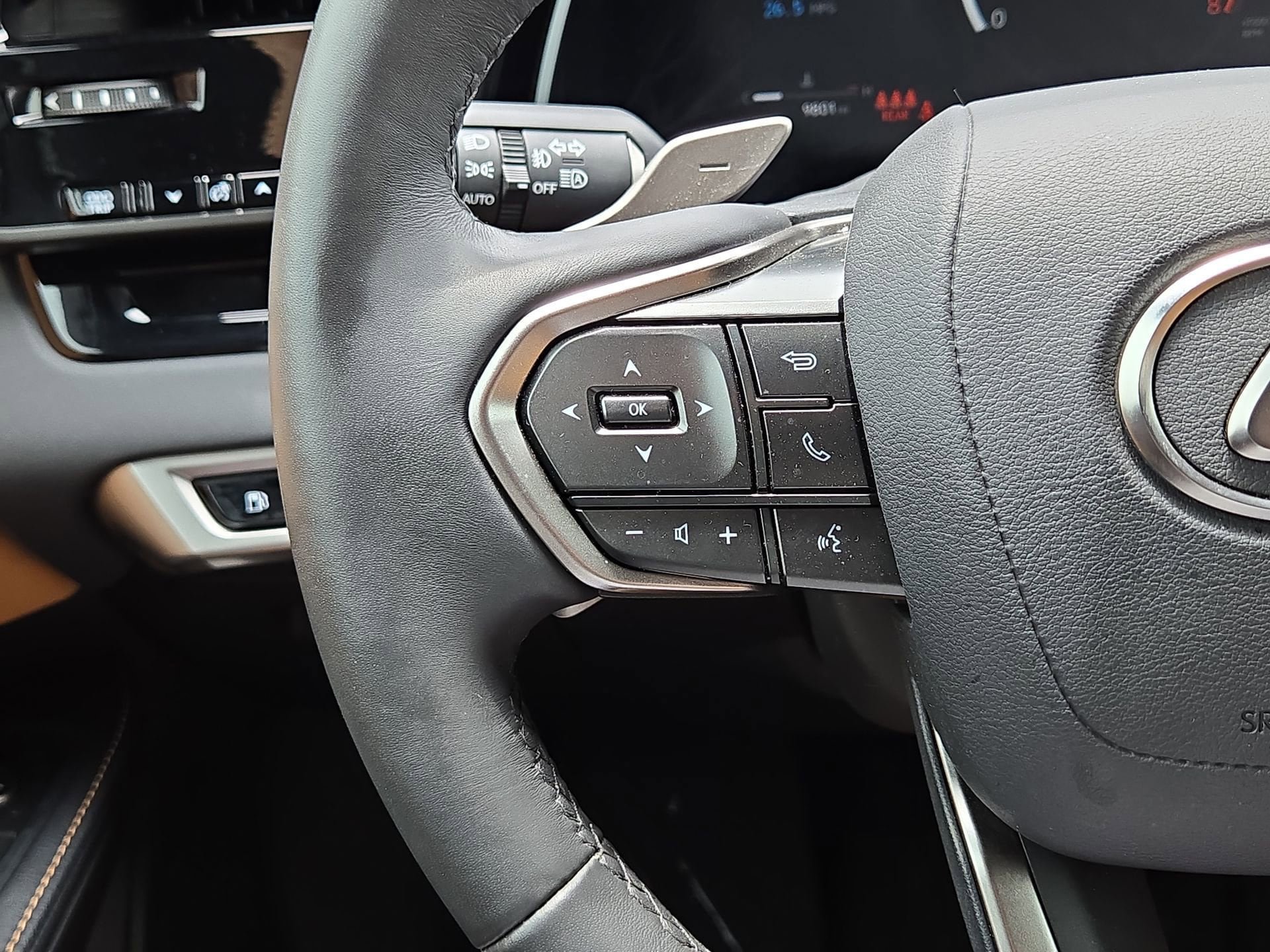 Certified 2025 Lexus RX 350 FWD w/ Accessory Package image 21