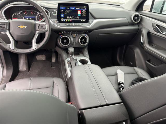 Used 2025 Chevrolet Blazer LT w/ Sound & Technology Package image 21