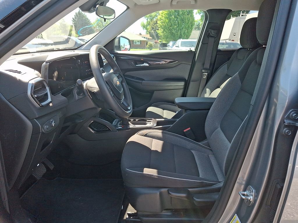 Used 2024 Chevrolet TrailBlazer LT FWD image 13