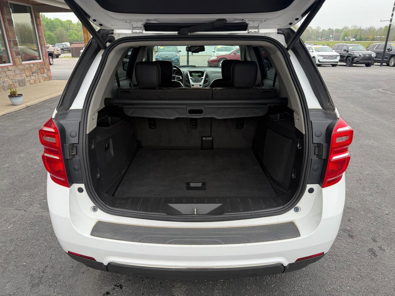 Used 2016 Chevrolet Equinox LTZ w/ Enhanced Convenience Package FWD image 6