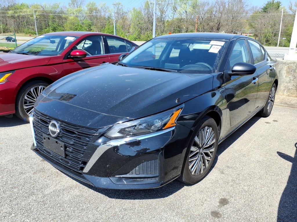 Certified 2025 Nissan Altima 2.5 SV FWD image 3