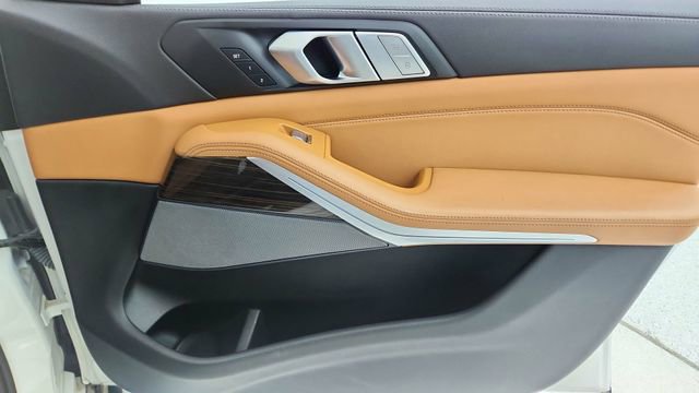 Used 2021 BMW X7 xDrive40i w/ M Sport Package image 24