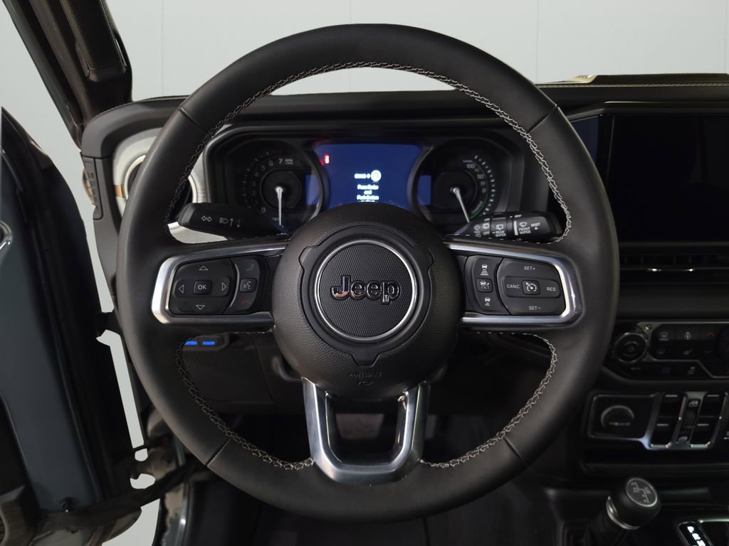 Used 2025 Jeep Wrangler Unlimited Sahara w/ Safety Group image 17