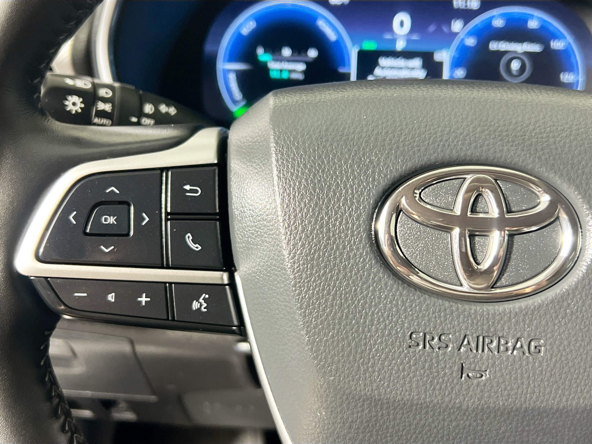 Used 2025 Toyota Highlander Platinum AWD/4WD image 18