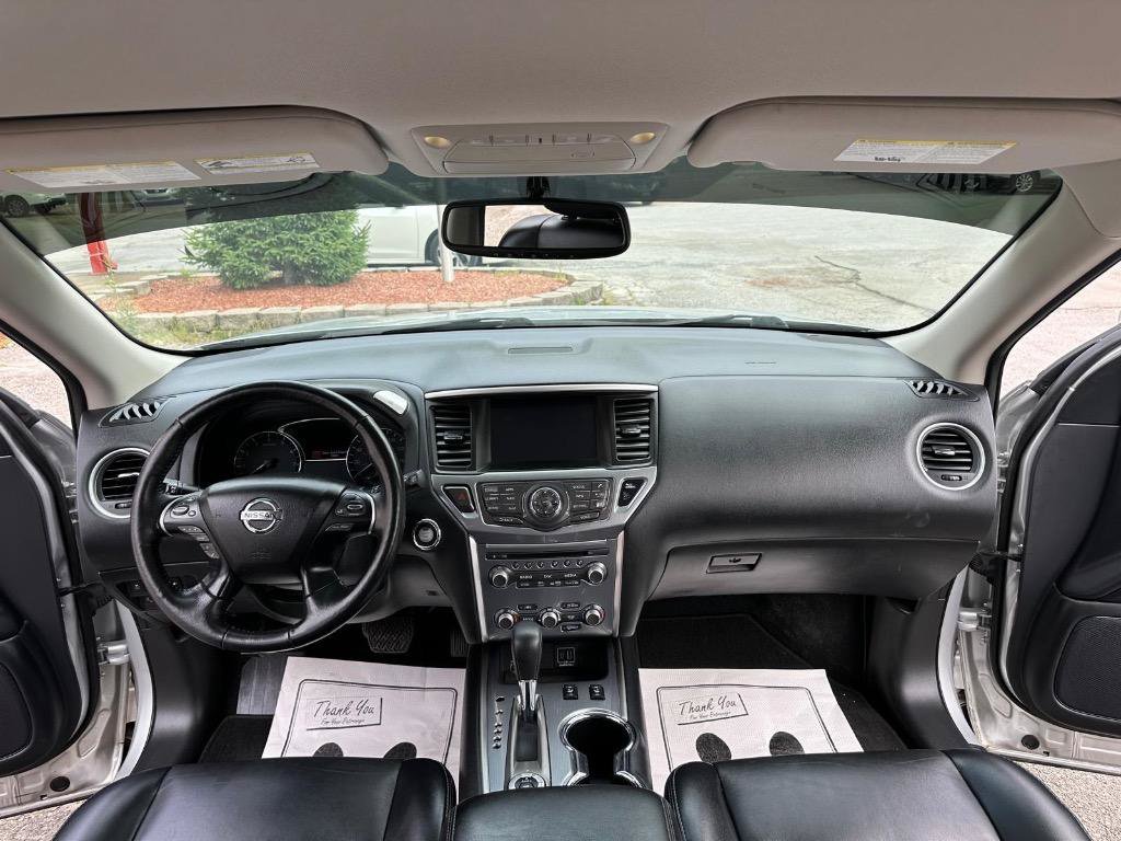 Used 2019 Nissan Pathfinder SL AWD/4WD image 28