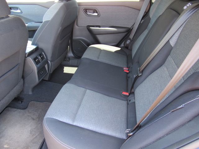 Used 2021 Nissan Rogue SV image 16