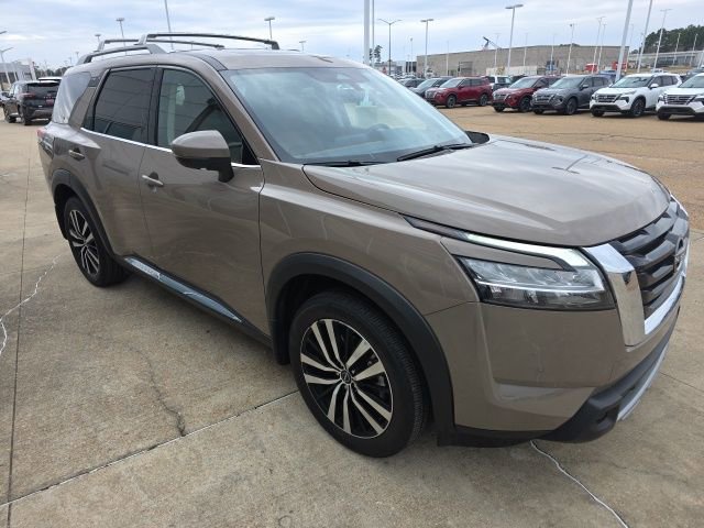 Certified 2024 Nissan Pathfinder Platinum image 9