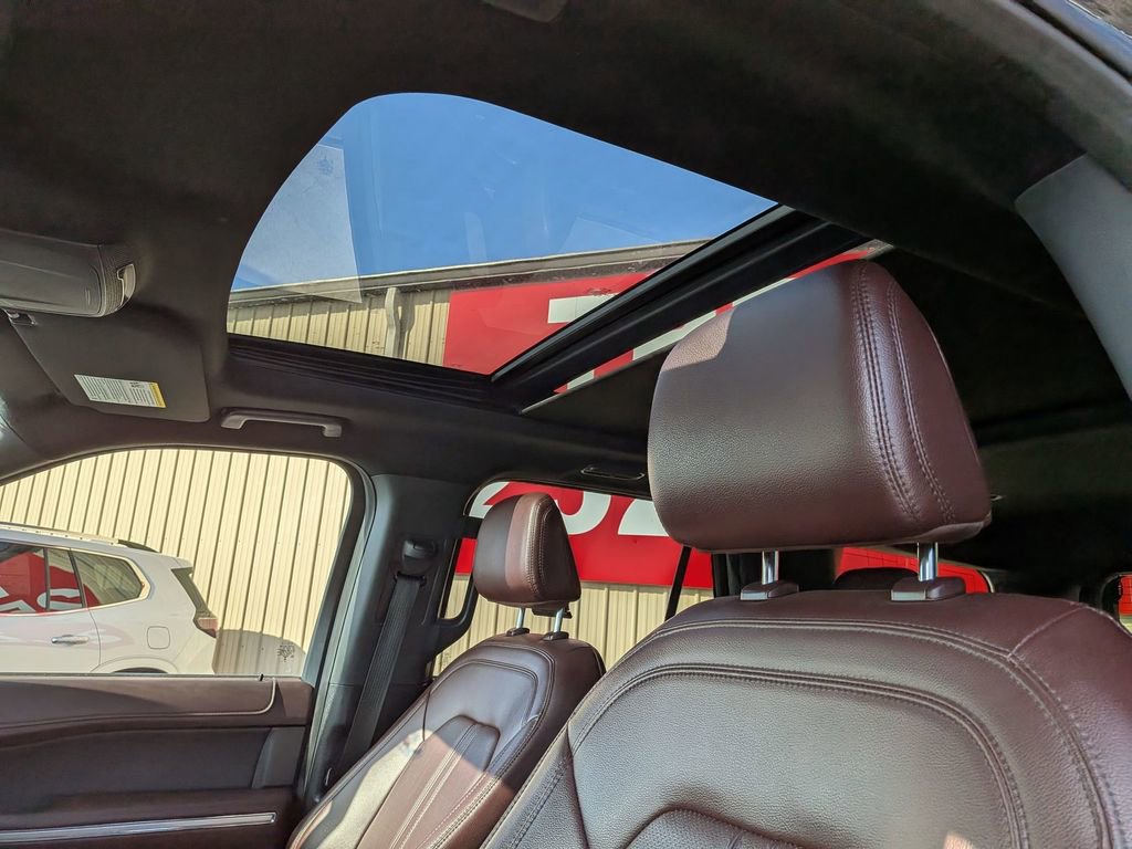 Used 2024 Ford Expedition Limited image 13