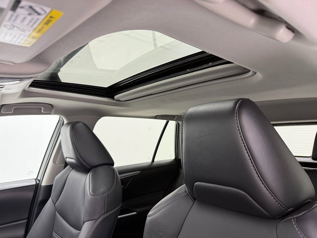 Used 2022 Toyota RAV4 XLE Premium image 27
