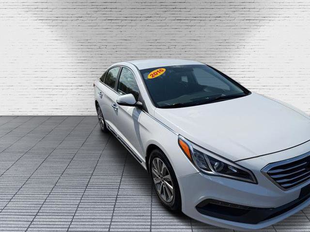 Used 2016 Hyundai Sonata Sport w/ Option Group 02 FWD image 4