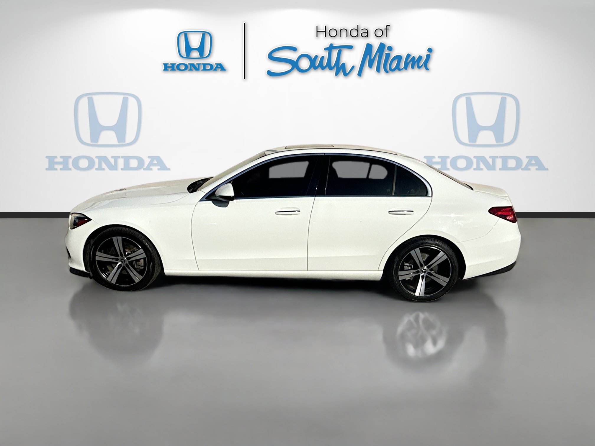 Used 2022 Mercedes-Benz C 300 Sedan image 4