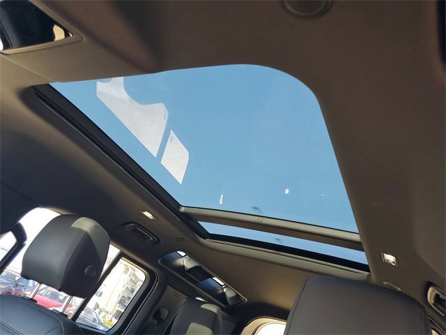 Used 2025 Land Rover Defender 110 S image 15