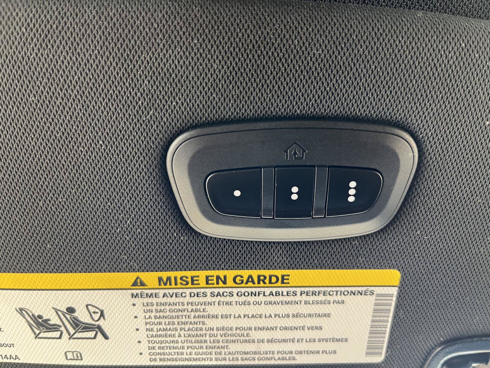 Used 2025 Chrysler Pacifica Limited FWD image 26