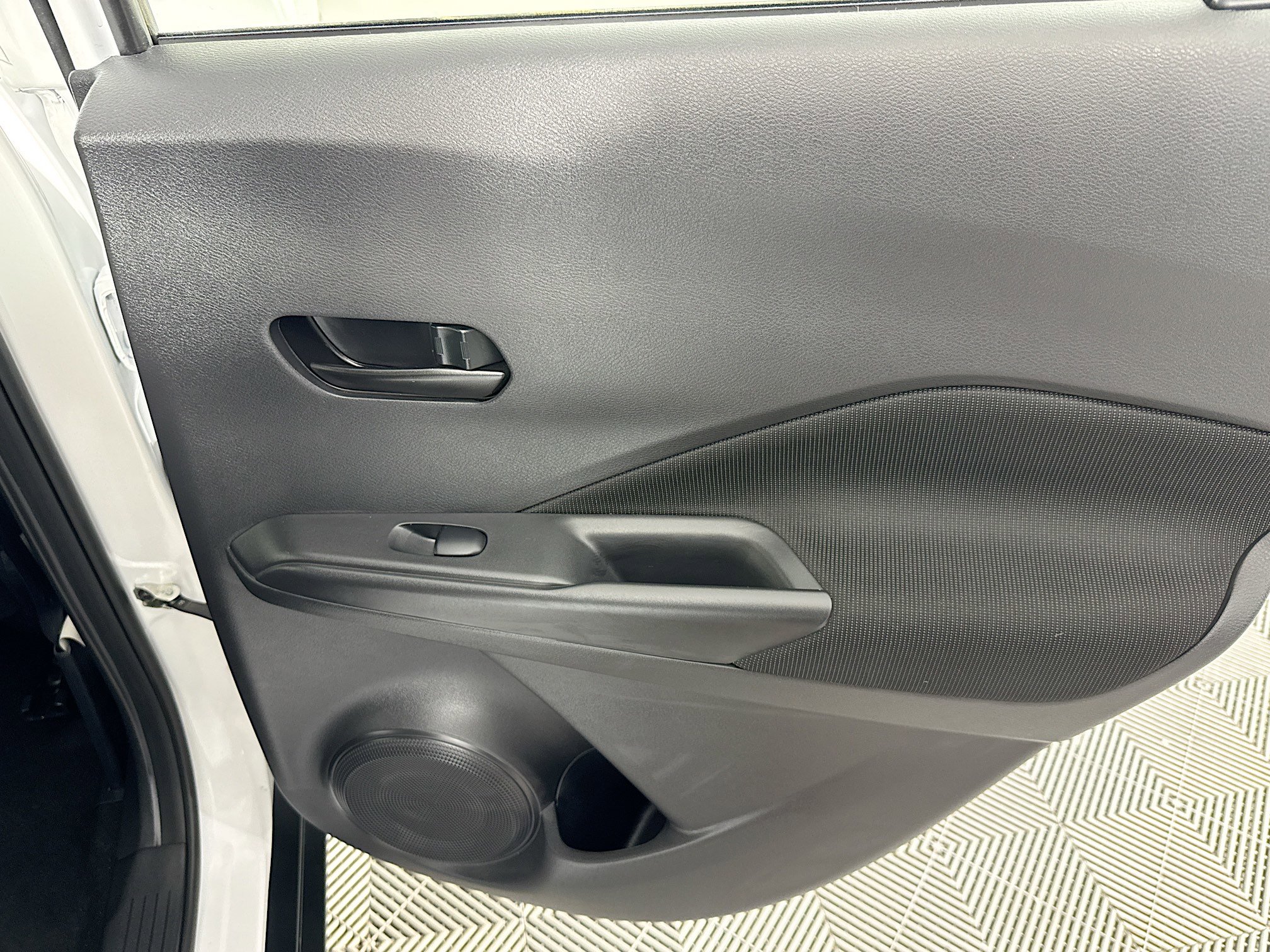 Used 2022 Nissan Kicks S image 27