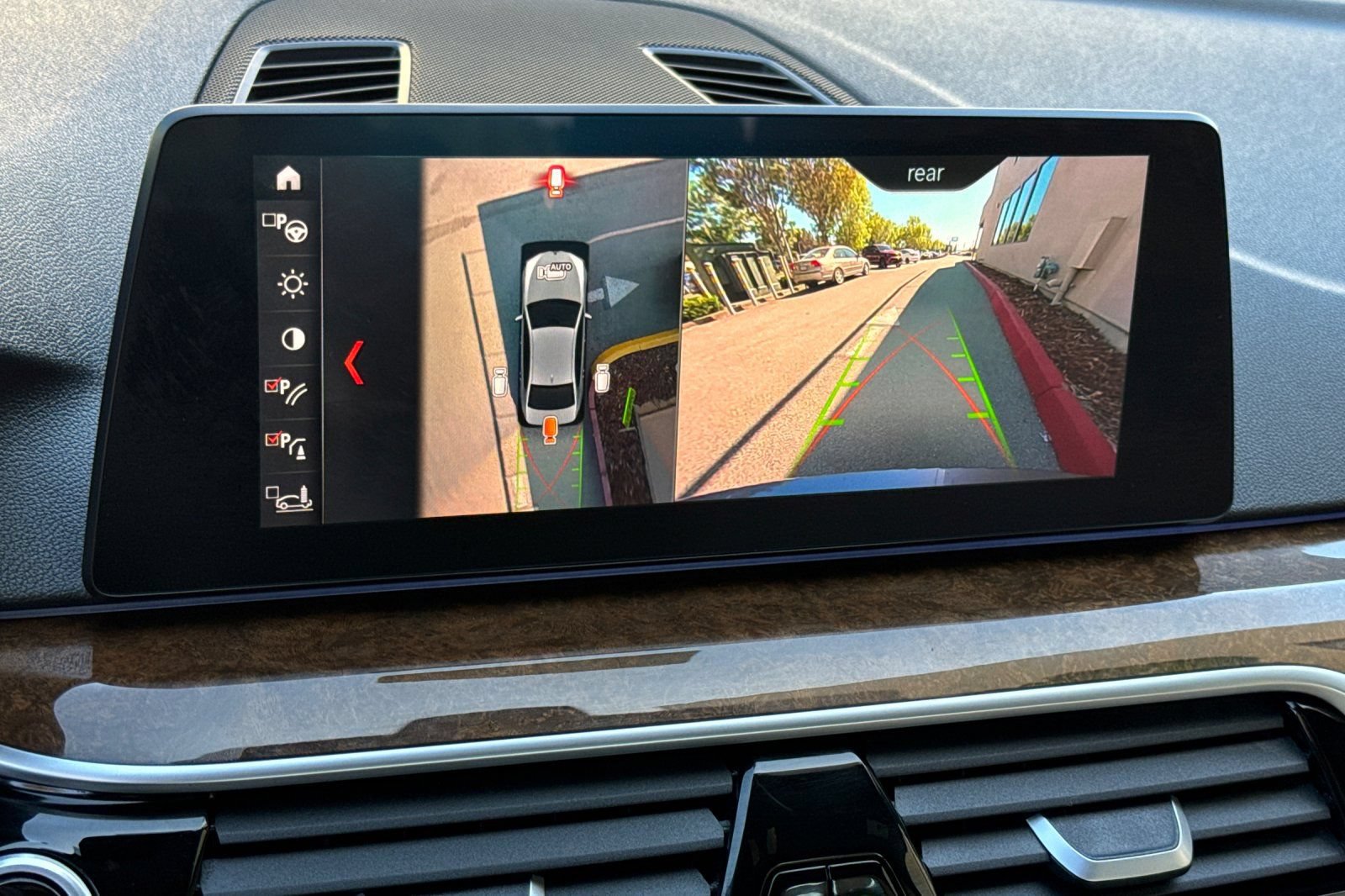 Used 2019 BMW 530e w/ Premium Package RWD image 22