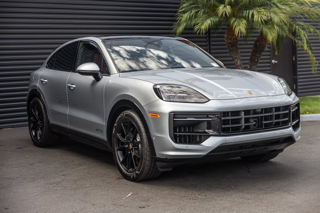 Certified 2025 Porsche Cayenne GTS image 6