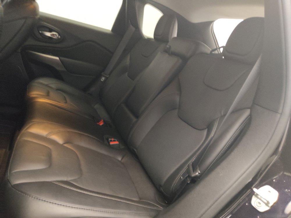 Used 2021 Jeep Cherokee Latitude Lux w/ Comfort/Convenience Group image 18