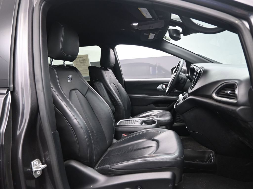 Used 2020 Chrysler Pacifica Touring-L Plus FWD image 21