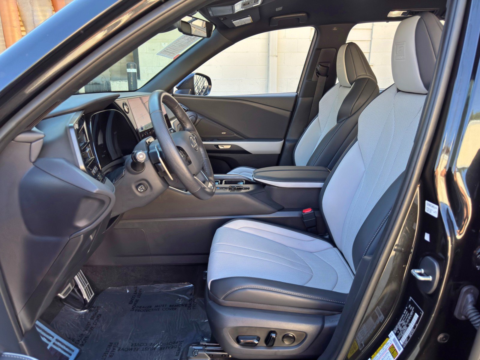 Used 2025 Lexus TX 500h AWD w/ Technology Package image 16