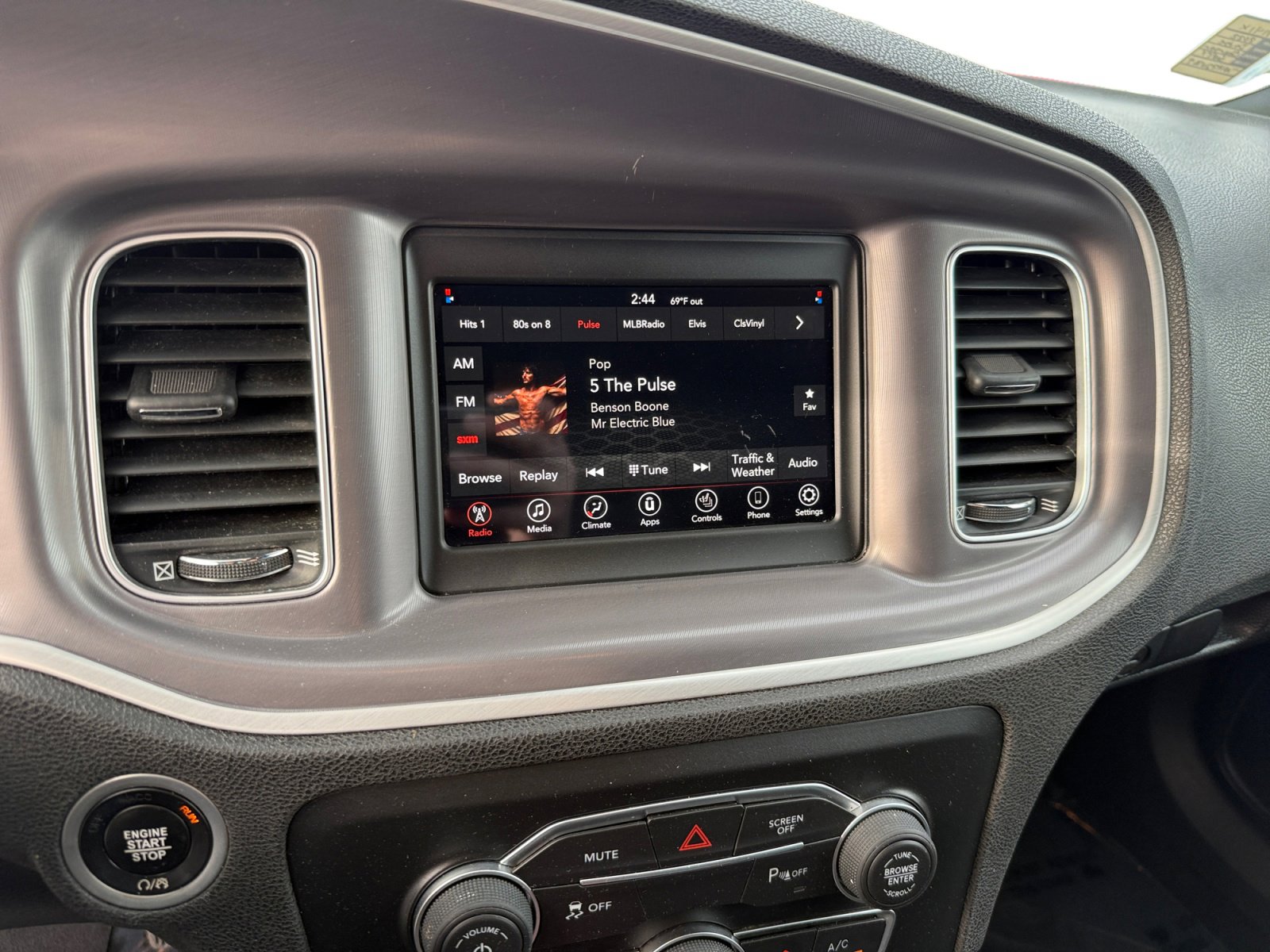 Used 2022 Dodge Charger SXT w/ Leather Interior Group image 12