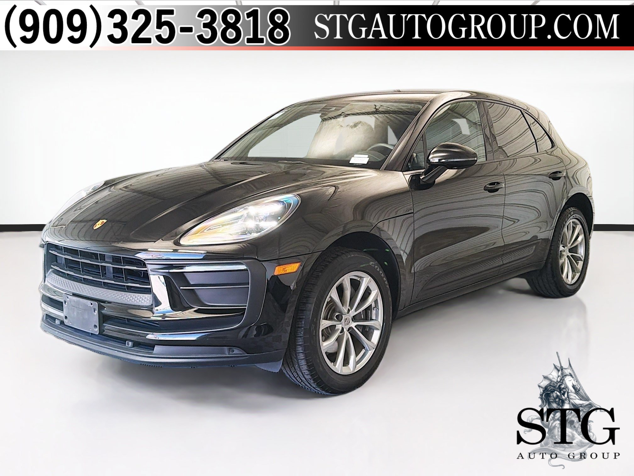 Used 2022 Porsche Macan AWD/4WD image 1