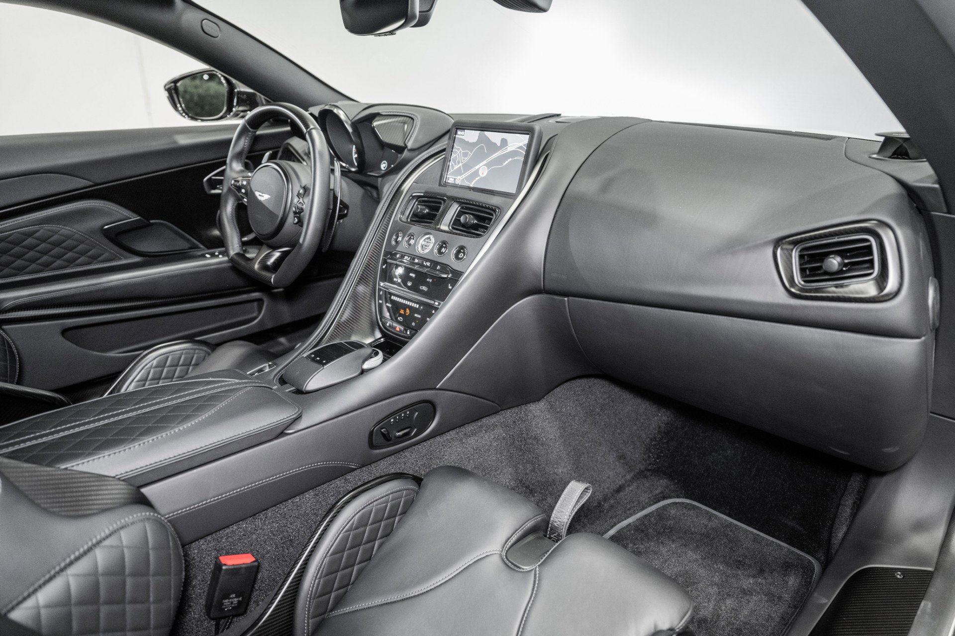 Used 2023 Aston Martin DBS Coupe RWD image 16