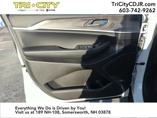 New 2025 Jeep Grand Cherokee Limited image 10