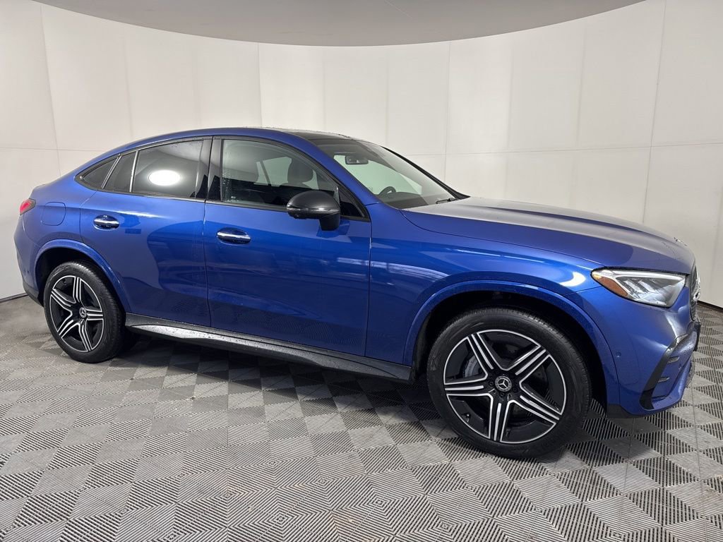 Used 2024 Mercedes-Benz GLC 300 4MATIC w/ AMG Line image 7