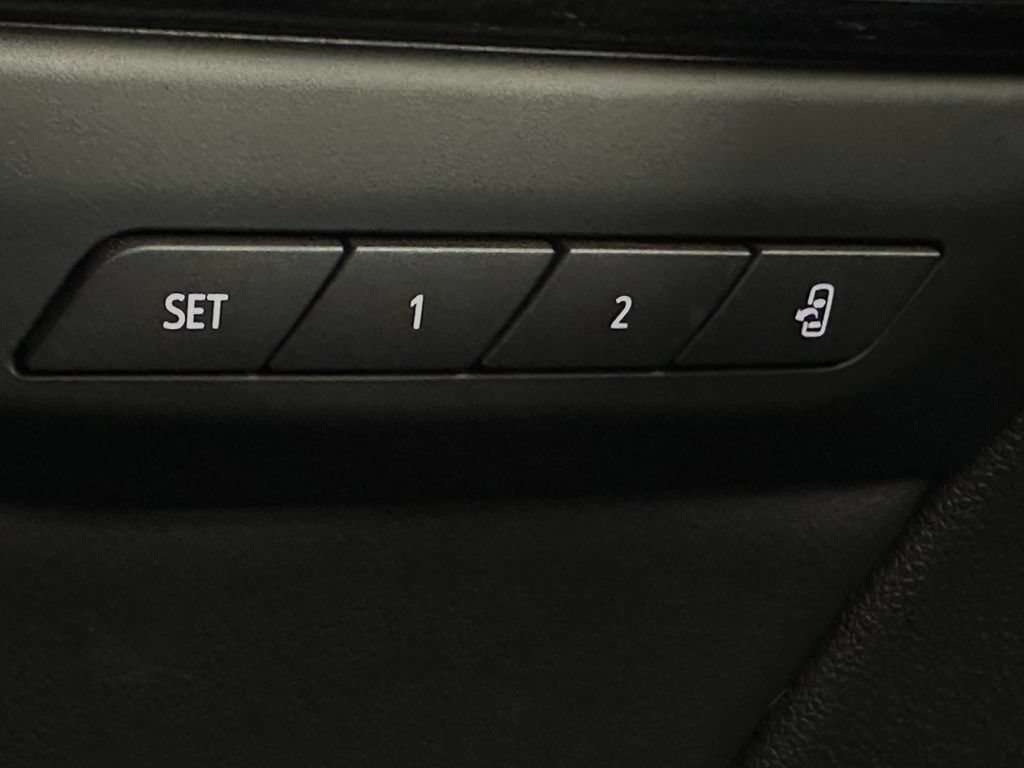 Used 2023 Buick Envision Essence FWD image 38