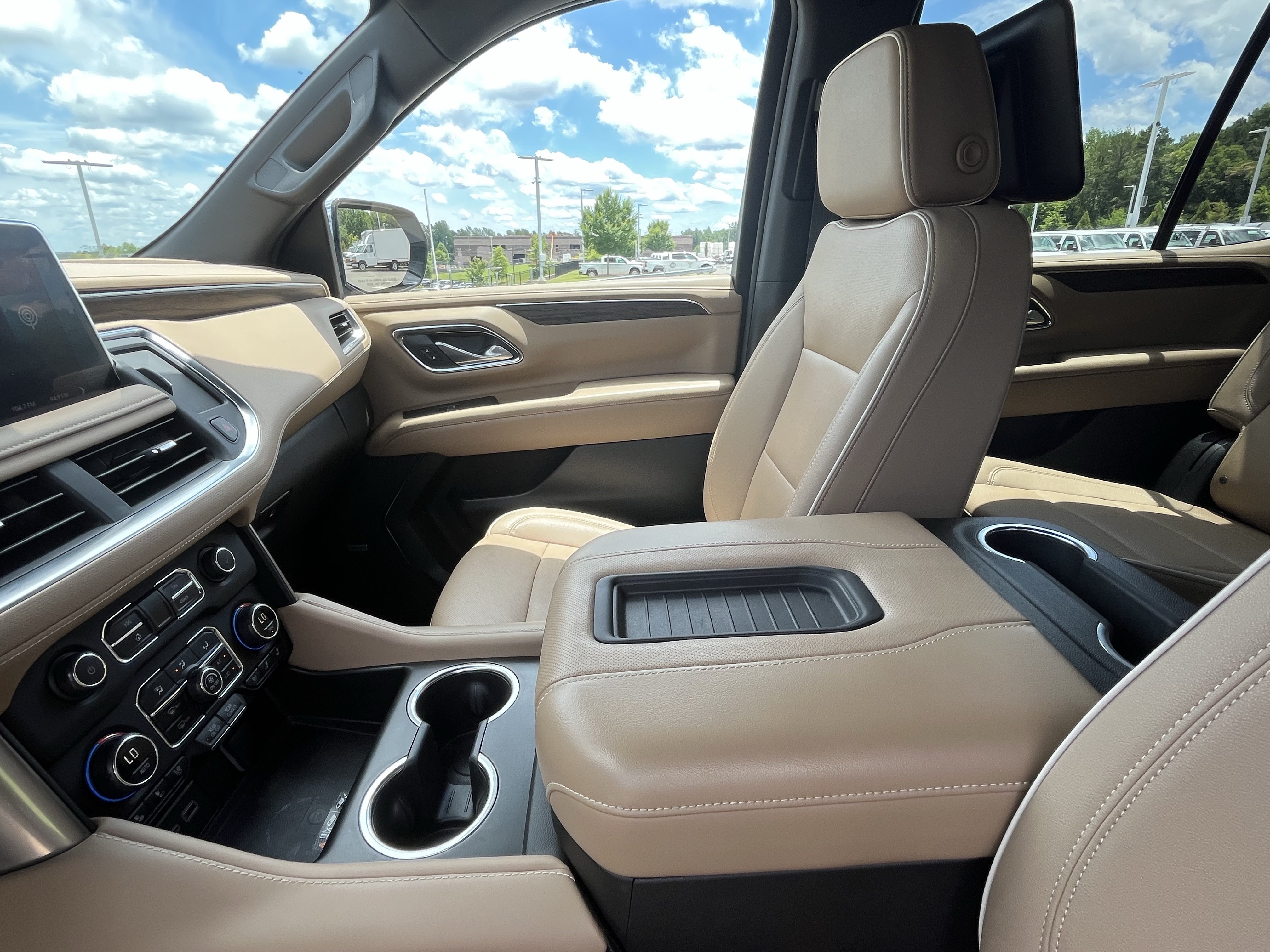Used 2023 Chevrolet Tahoe Premier w/ Premium Package 2 AWD/4WD image 27