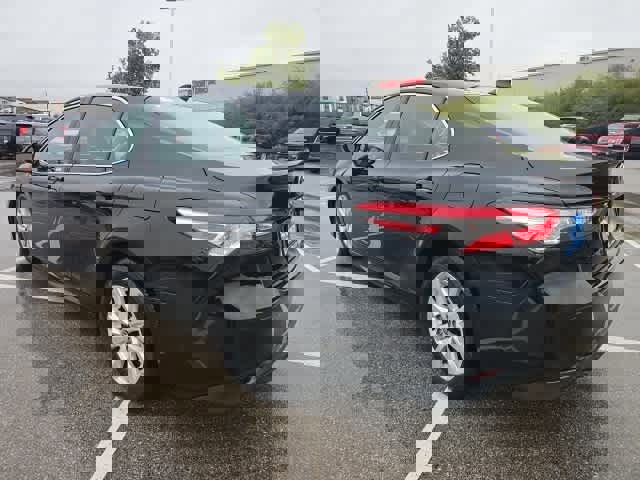 Used 2020 Toyota Camry LE image 7