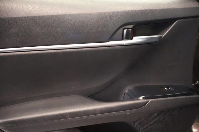 Used 2018 Toyota Camry LE image 28