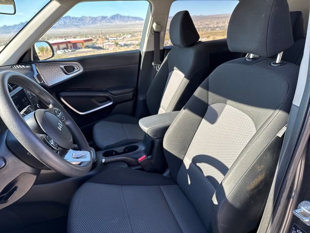 Used 2023 Kia Soul LX w/ LX Technology Package FWD image 9