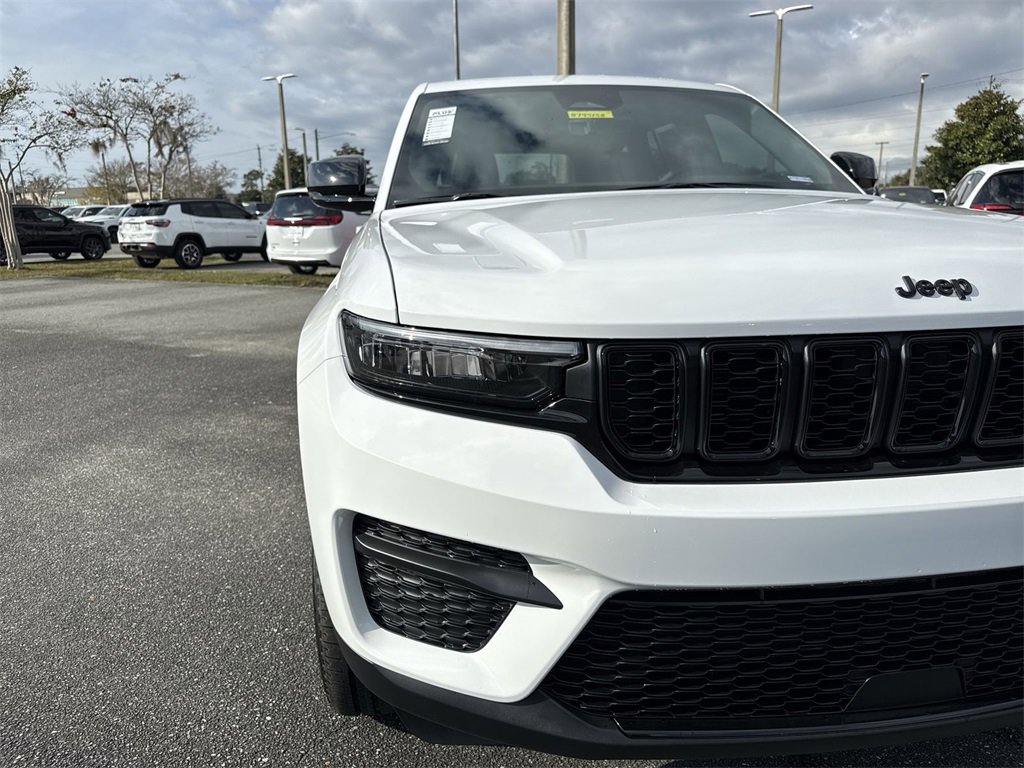 New 2025 Jeep Grand Cherokee Altitude image 9