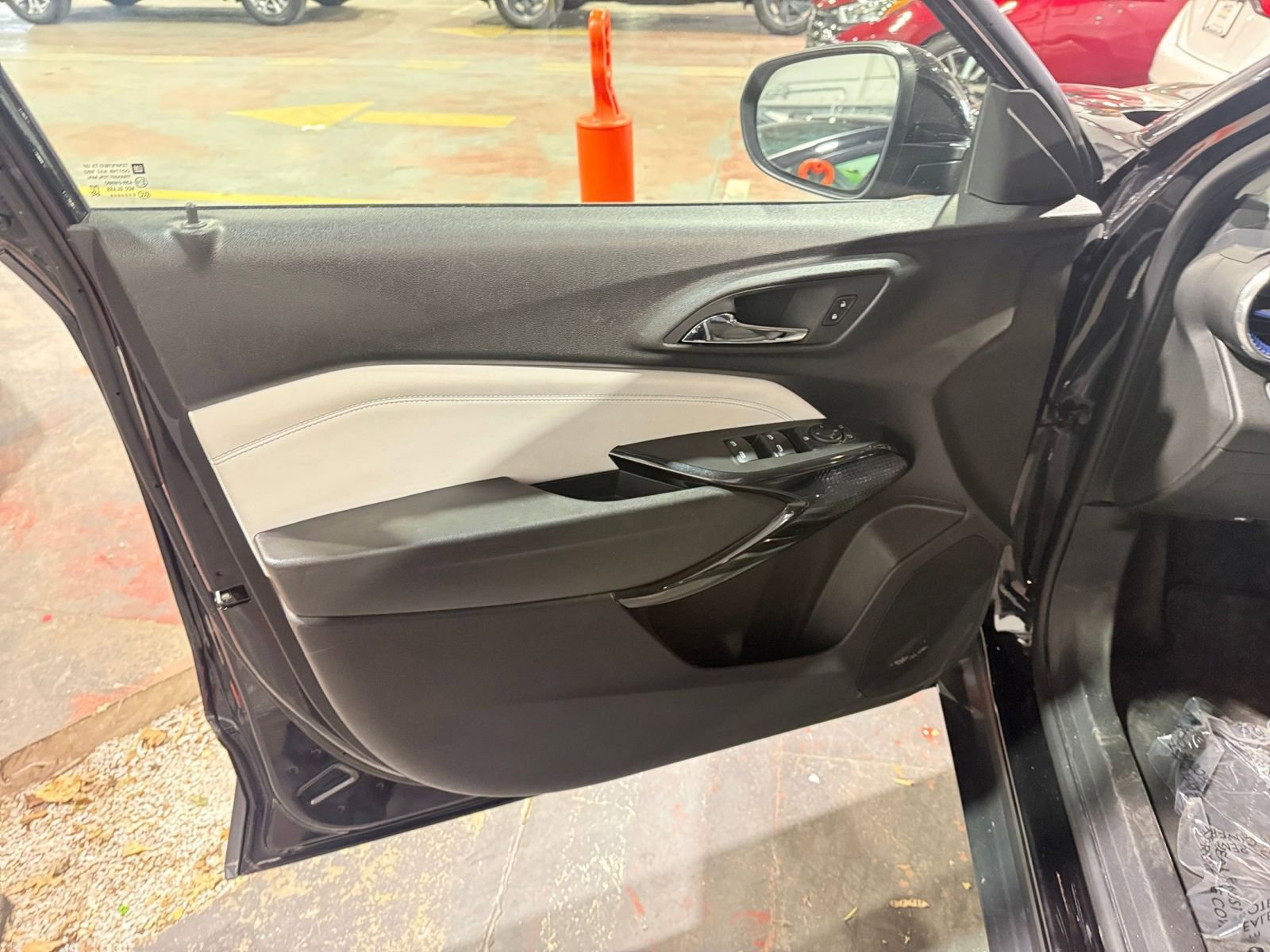 Used 2025 Chevrolet Trax LT w/ LT Convenience Package image 18