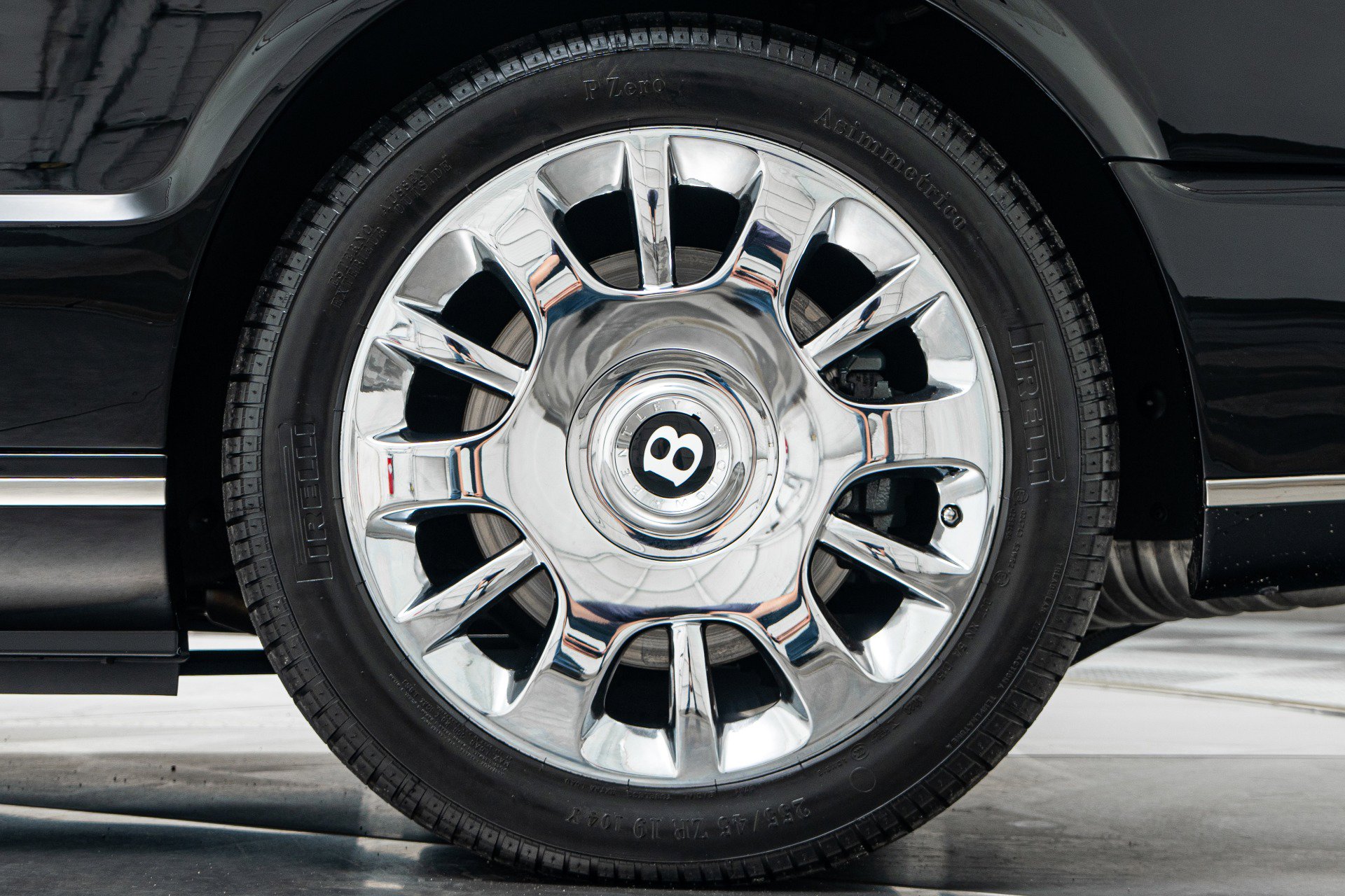 Used 2009 Bentley Azure RWD image 11