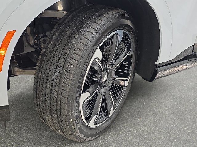 New 2026 Cadillac Escalade IQL Sport 2 w/ LPO, Floor Liner Package AWD/4WD image 29