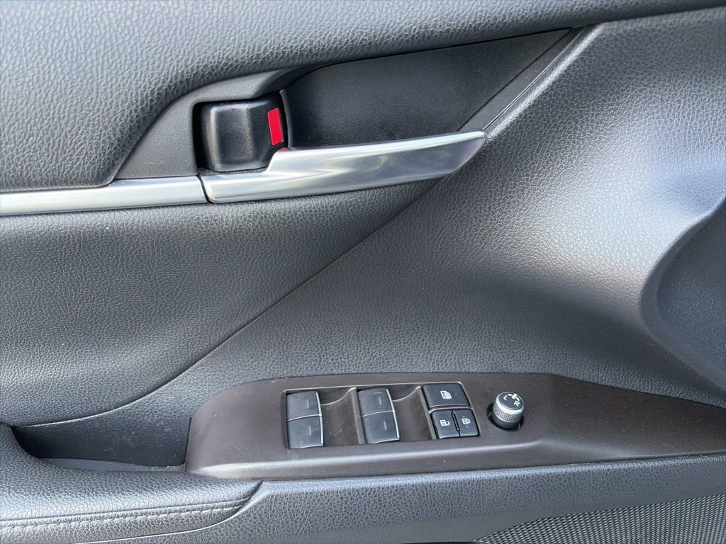Used 2022 Toyota Camry XLE image 14