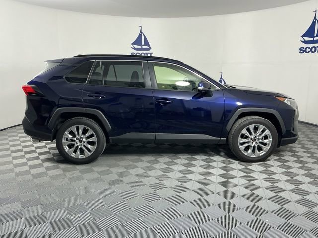 Used 2019 Toyota RAV4 XLE Premium w/ Cold Weather Package AWD/4WD image 6