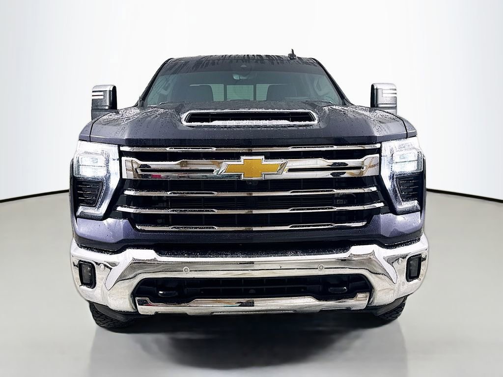 Used 2024 Chevrolet Silverado 3500 LTZ image 2
