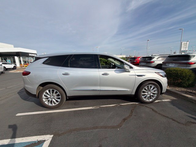 Used 2019 Buick Enclave Essence w/ Trailering Package, 5000 lbs. AWD/4WD image 3