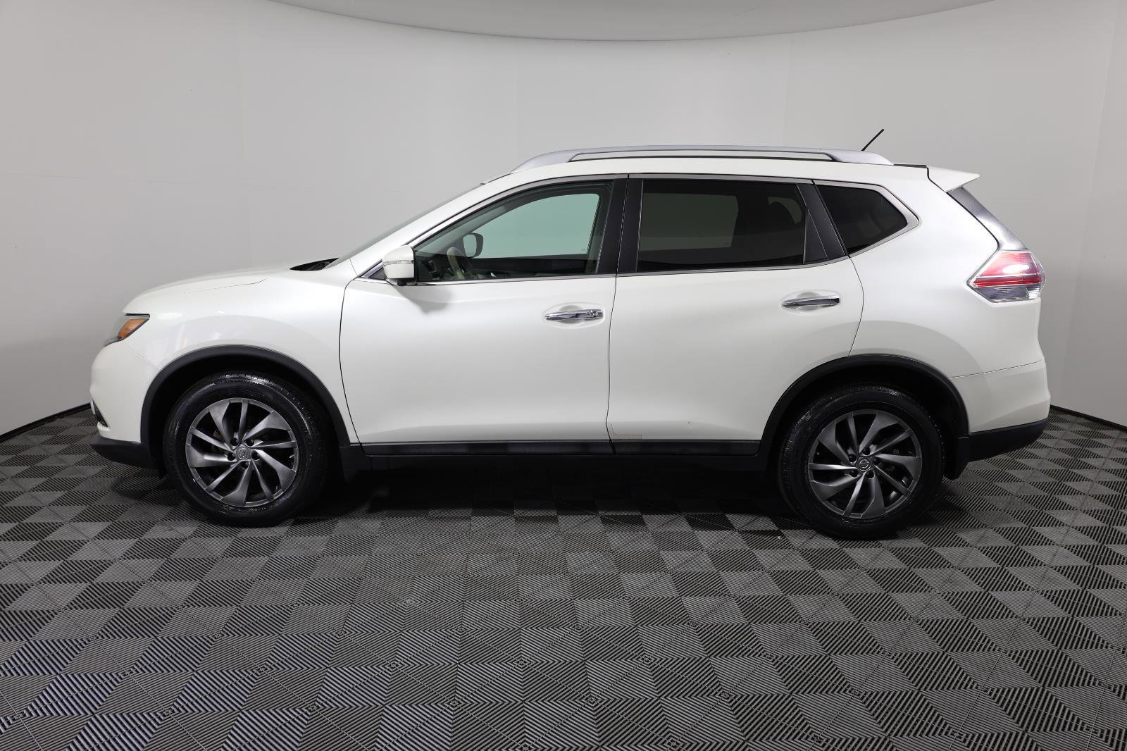 Used 2015 Nissan Rogue SL image 5