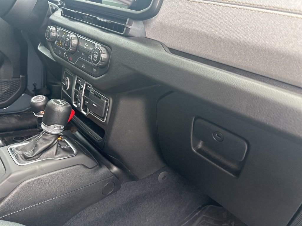 Used 2025 Jeep Wrangler Sport S image 64