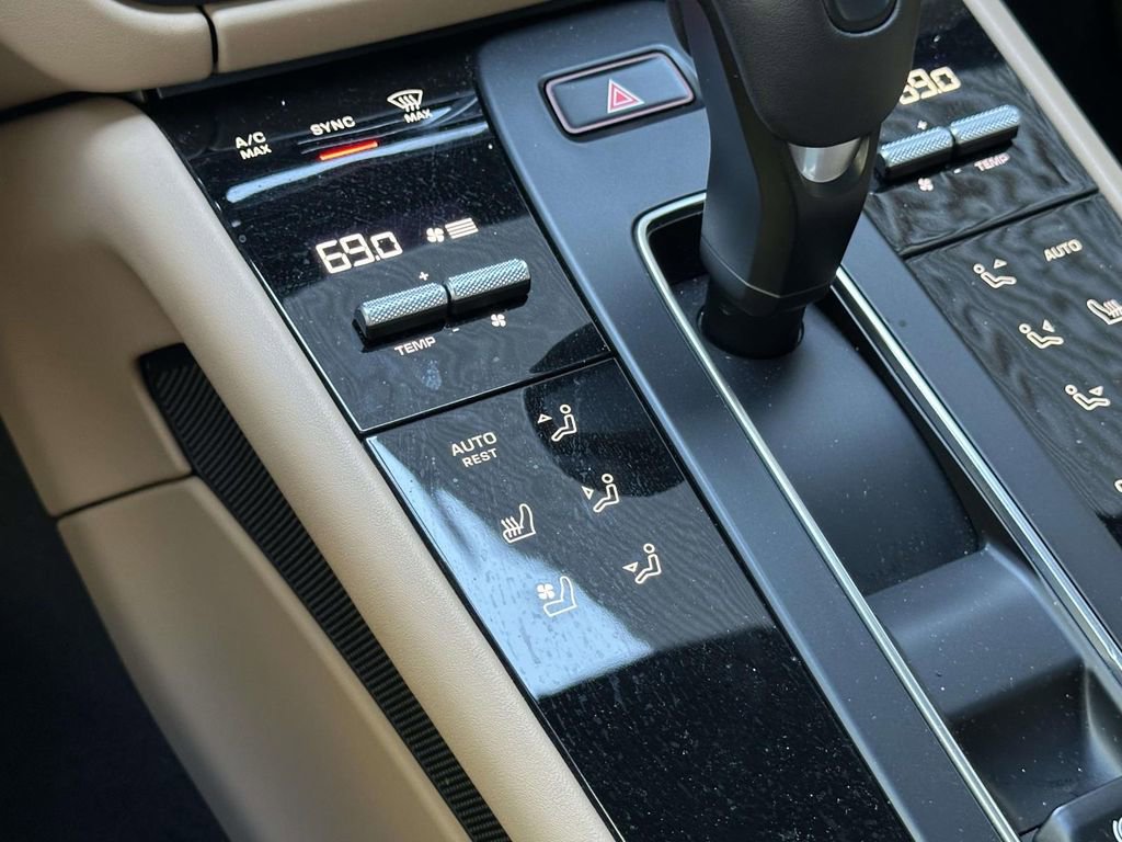 Certified 2025 Porsche Macan AWD/4WD image 29