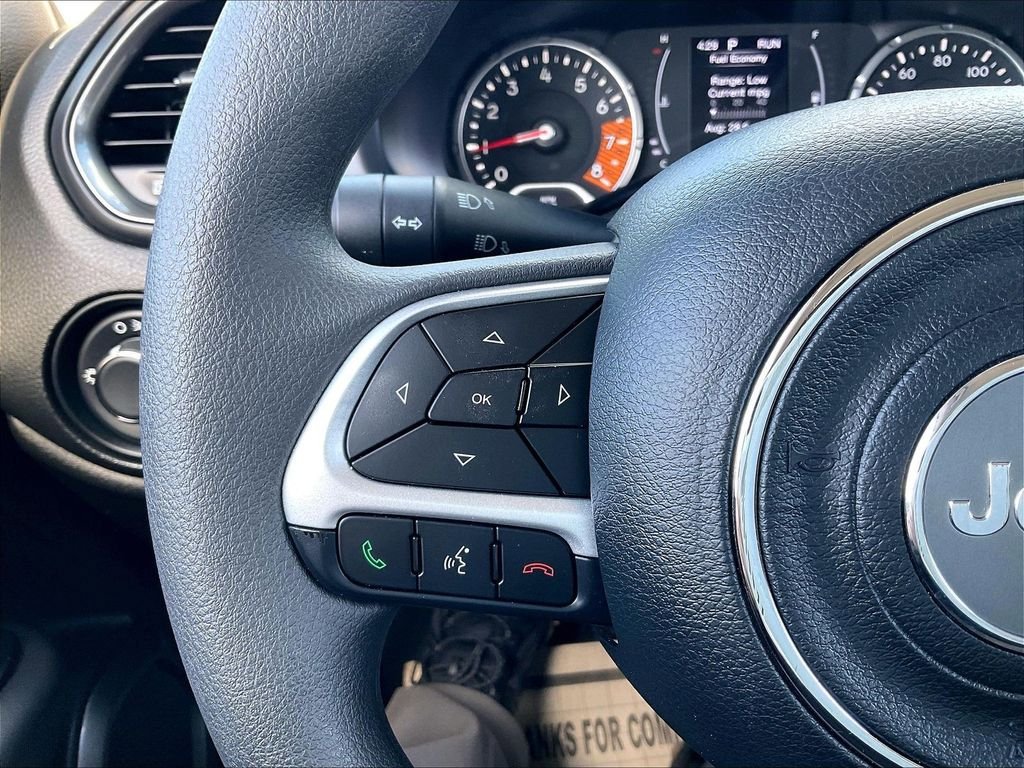 Used 2023 Jeep Renegade Latitude AWD/4WD image 21