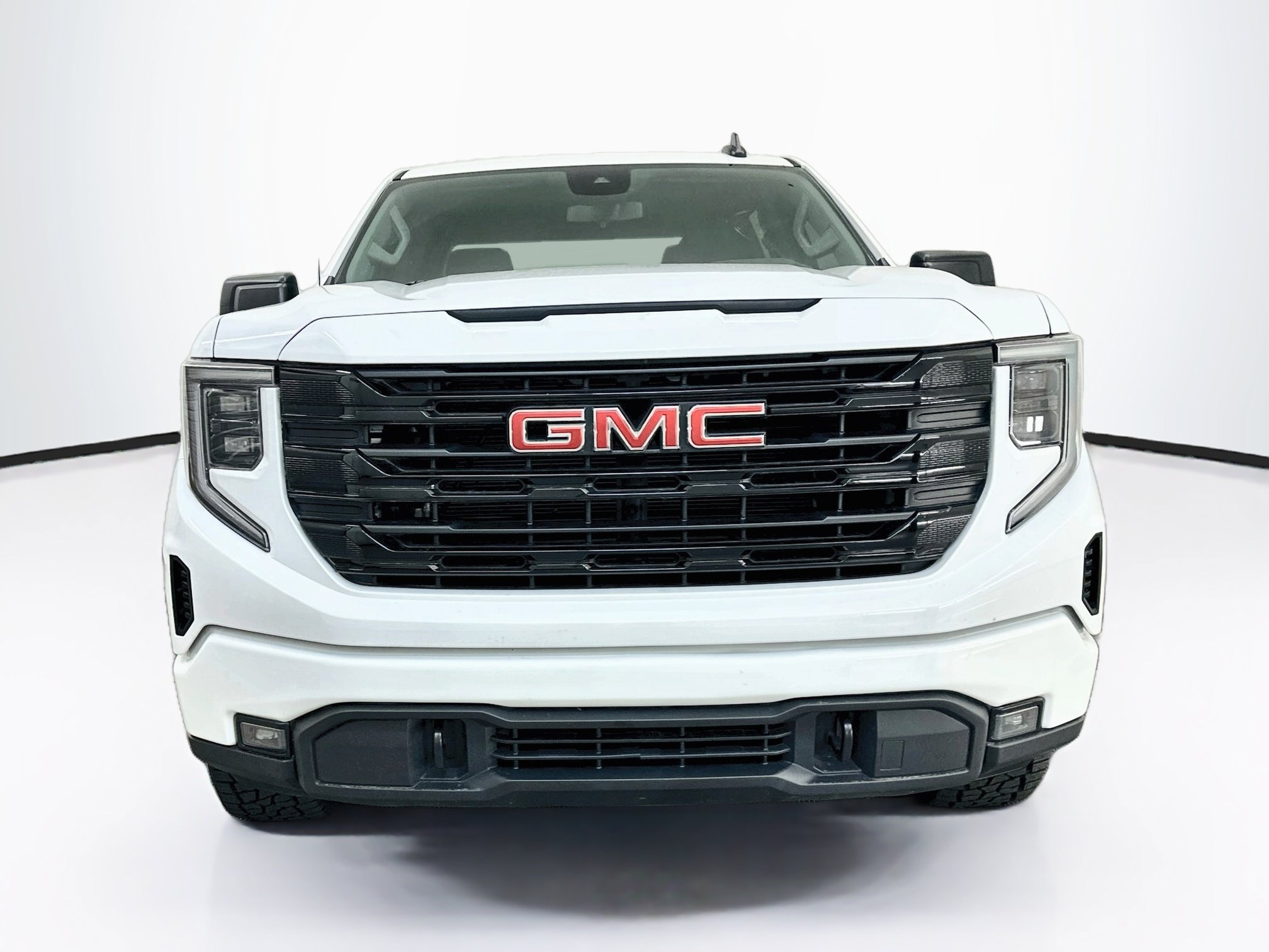 Used 2024 GMC Sierra 1500 Elevation AWD/4WD image 2