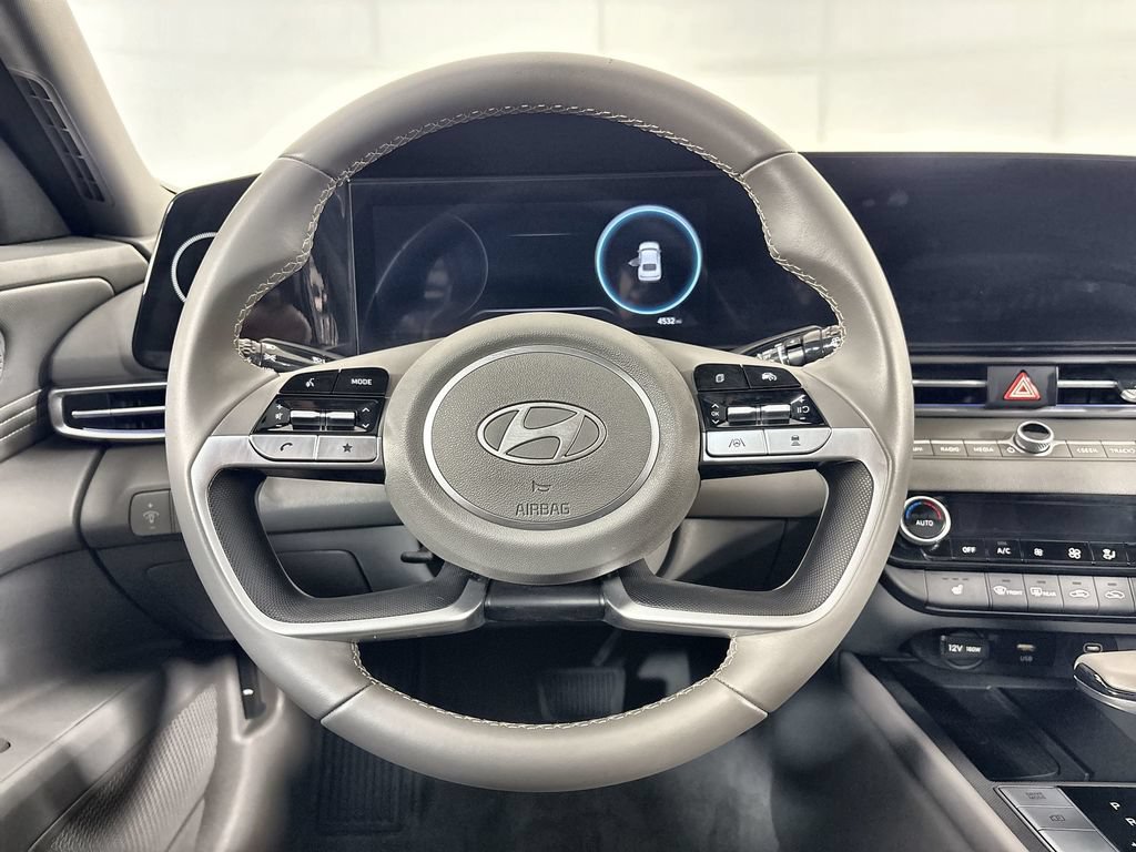 Certified 2025 Hyundai Elantra SEL FWD image 11