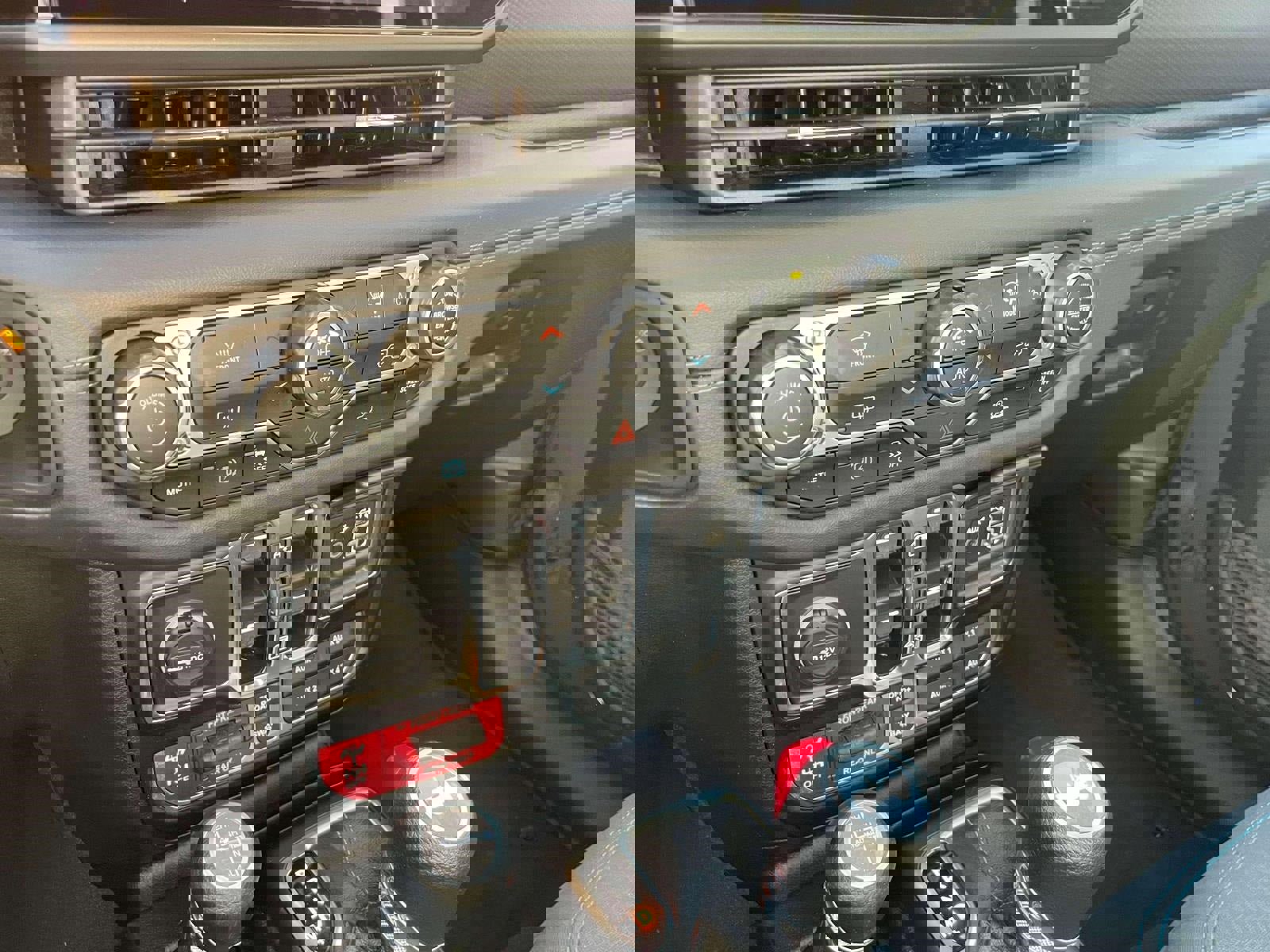 Used 2024 Jeep Wrangler Unlimited Rubicon 4xe image 29