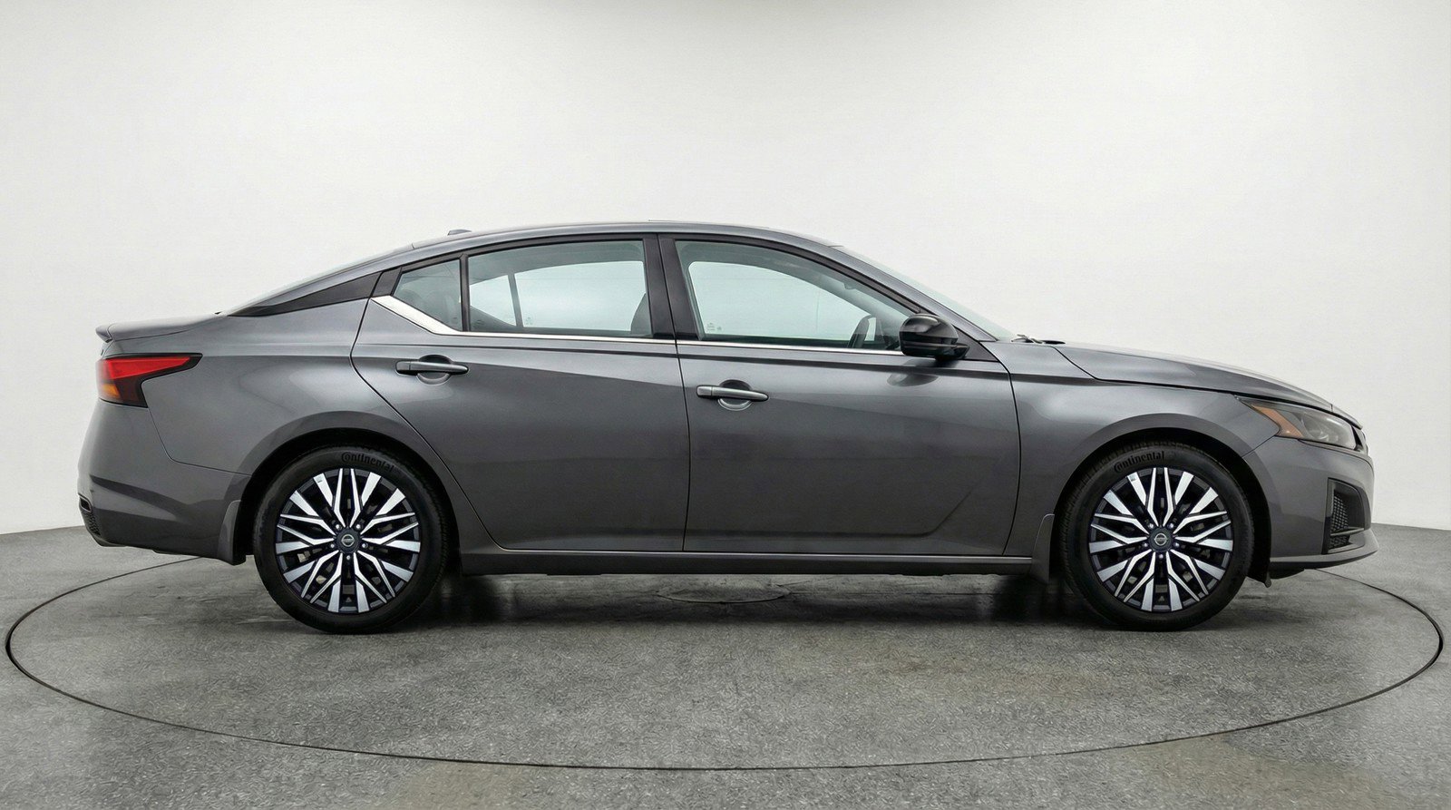 Used 2025 Nissan Altima 2.5 SV FWD image 11